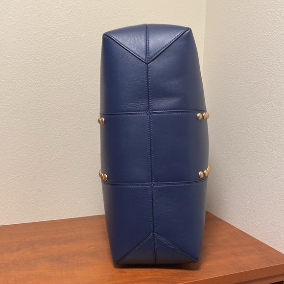 Tory Burch Block T Tote, Navy and Gold. - Picture 6 of 12